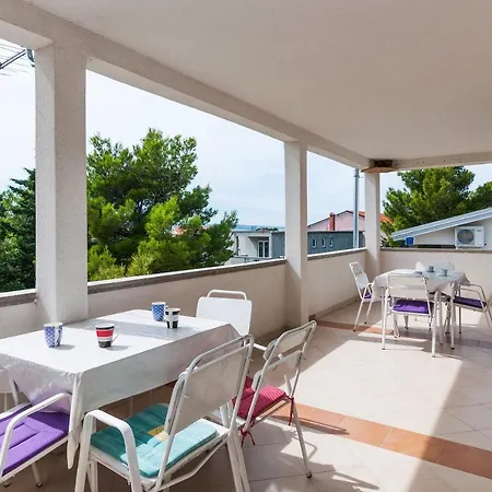 Guest house Iva-family 250 M From Pebble