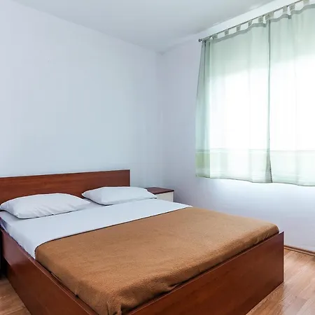 Guest house Iva-family 250 M From Pebble *