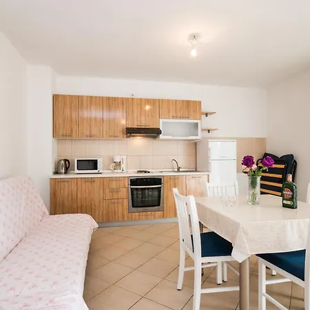 Iva-family 250 M From Pebble Guest house