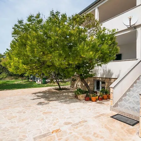 Guest house Iva-family 250 M From Pebble