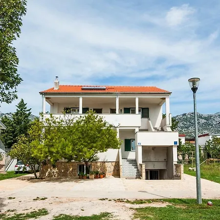 Iva-family 250 M From Pebble Guest house *